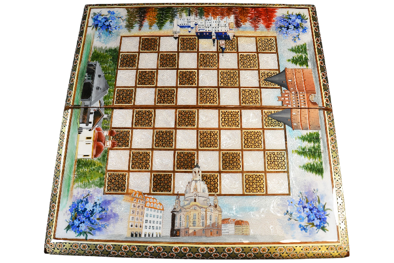 Schachbrett mit Intarsien-Design und handgemalten Bilder Schloss Neuschwanstein, Frauenkirche Dresden usw.