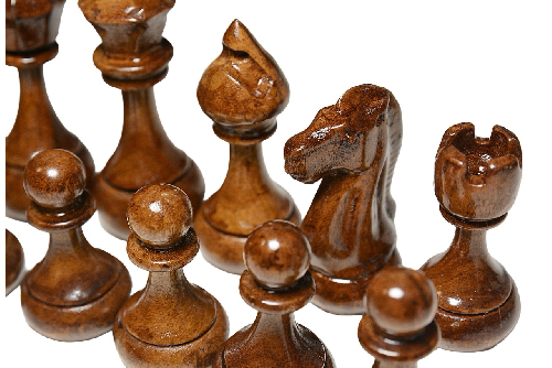 Schachfiguren handgefertigt aus Holz