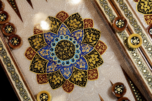 Backgammon aus Holz mit Blumenmuster und Intarsien-Design