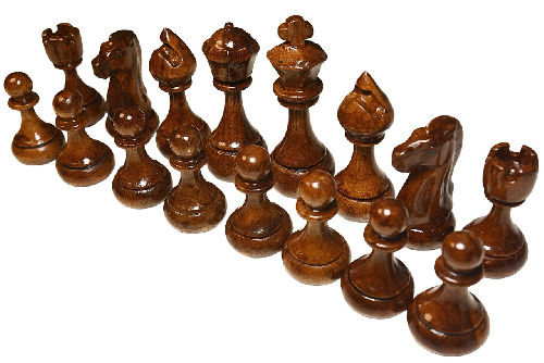 Schachfiguren handgefertigt aus Holz