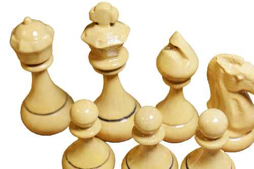 Schachfiguren handgefertigt aus Holz