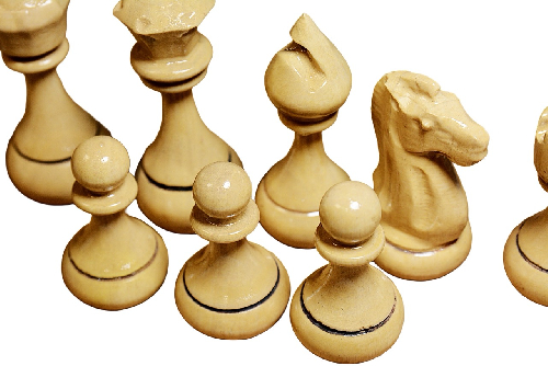 Schachfiguren handgefertigt aus Holz