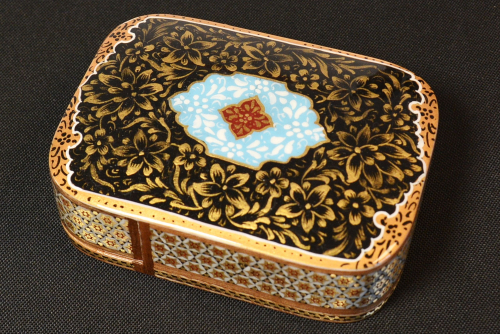 Edles Schmuckkästchen-Spielkartenbehälter aus Holz mit Intarsie und Handbelates Blumentmuster