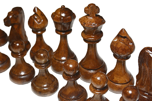 Schachfiguren handgefertigt aus Holz